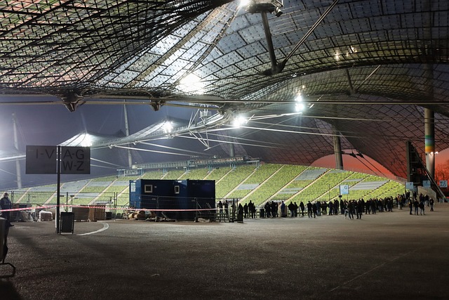 必须通过引 必须通过引